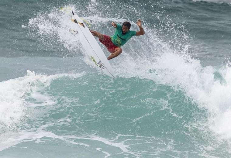 Cali Muñoz. @witchsrocksurfari