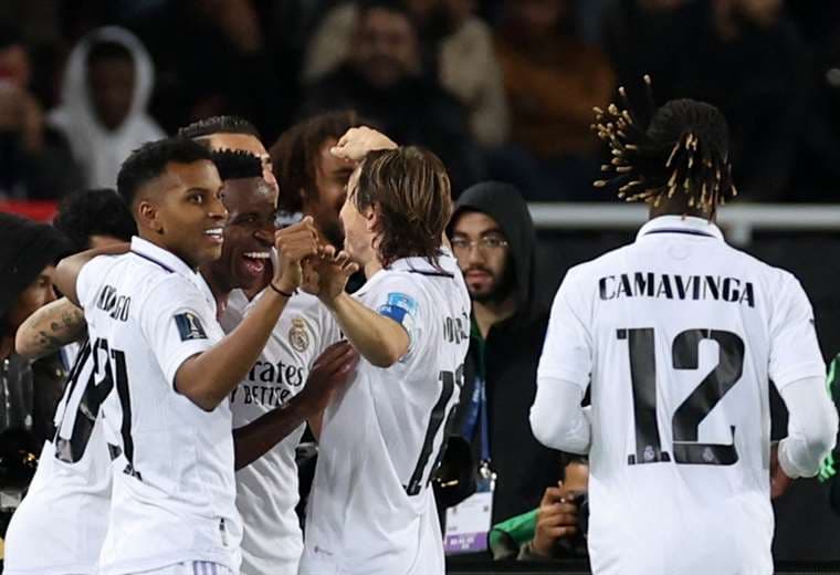 Real Madrid homenajea a Vinicius con victoria 2-1 sobre el Rayo