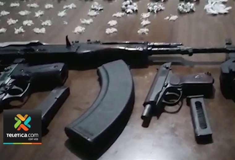 Fuerza Pública decomisó armas y gran cantidad de drogas tras intervenir balacera en Alajuelita