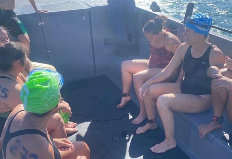Guardacostas auxilió a 32 competidores en competencia de Aguas Abiertas.