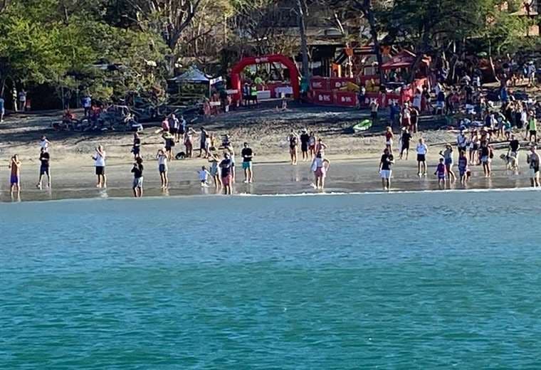 Guardacostas auxilió a 32 competidores en competencia de Aguas Abiertas.