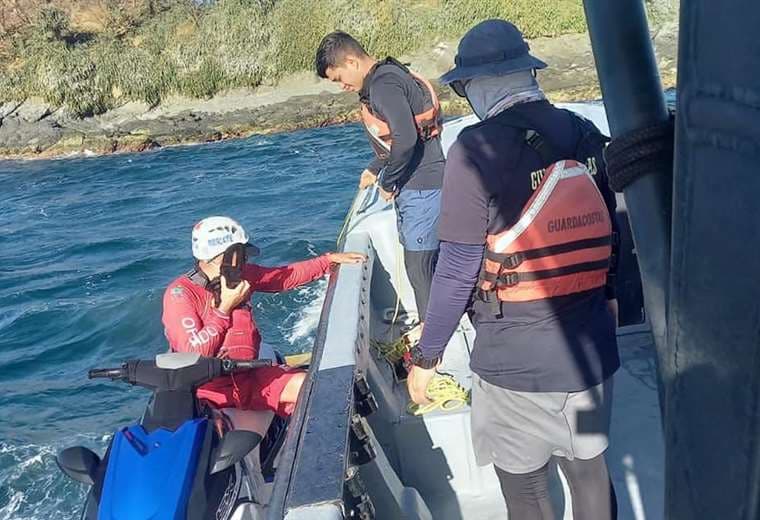 Guardacostas auxilió a 32 competidores en competencia de Aguas Abiertas.