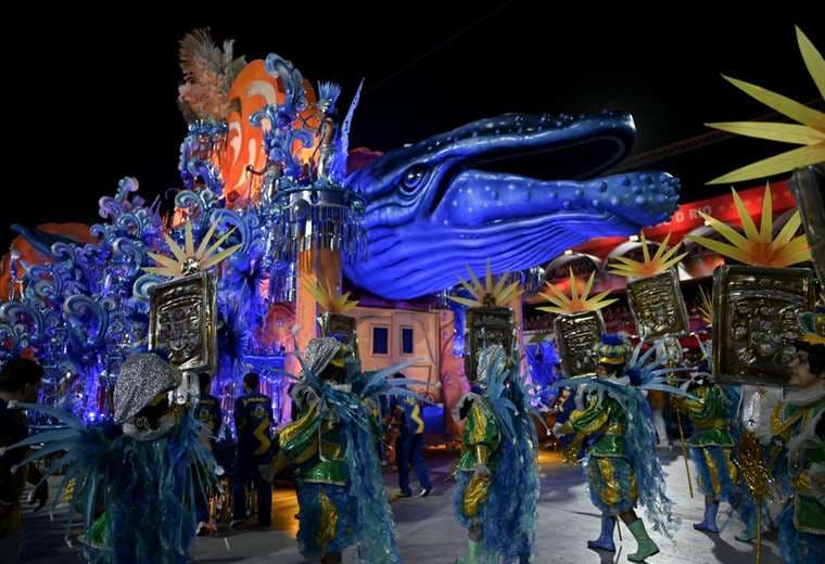 Carnaval de Rio se reencuentra con la alegría de vivir