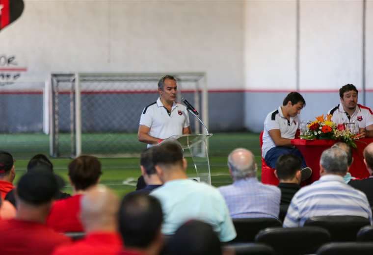 Joseph Joseph durante la asamblea de la Liga.