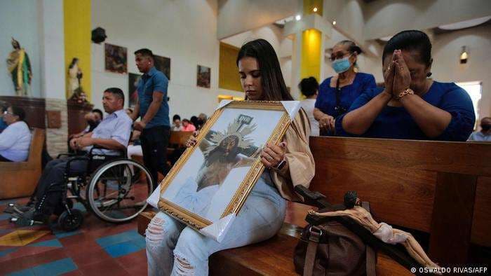 Plegarias por Rolando Álvarez, el obispo que no quiso salir de Nicaragua y que permanece d