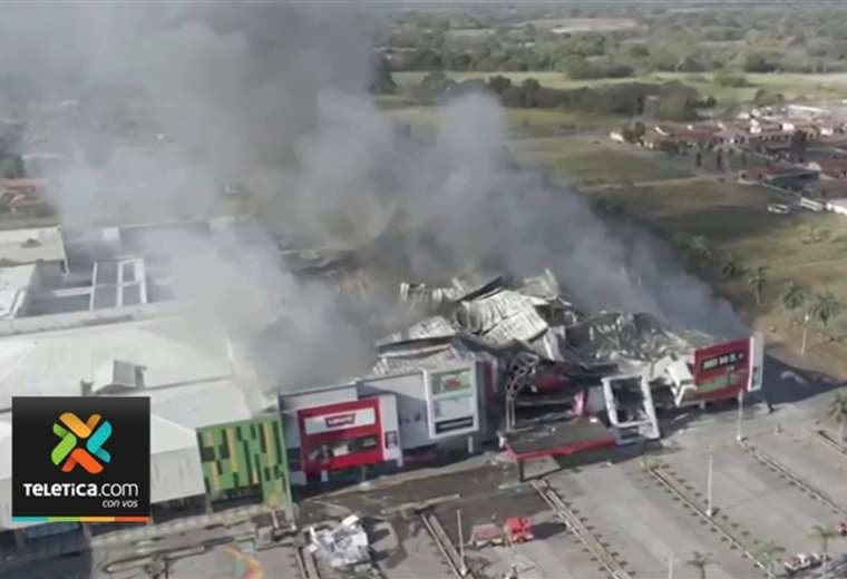 Panamá: Bomberos tardaron 11 horas para poder apagar incendio en City Mall