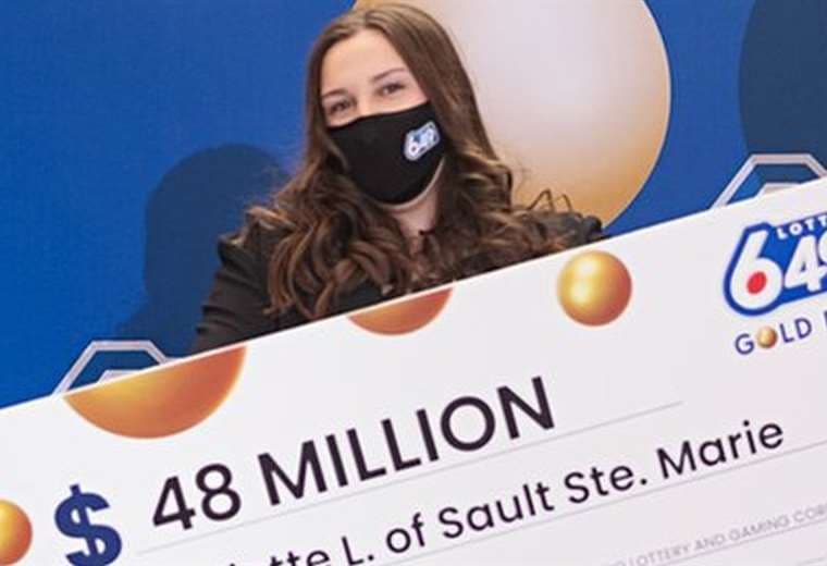 La adolescente que ganó $35 millones en la lotería en su primer intento