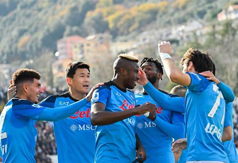 Nápoles vuelve a centrarse en título de Serie A tras decepción en Champions