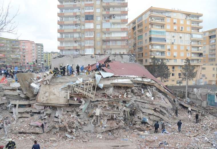 Erdogan declara siete días de luto en Turquía por las víctimas del terremoto