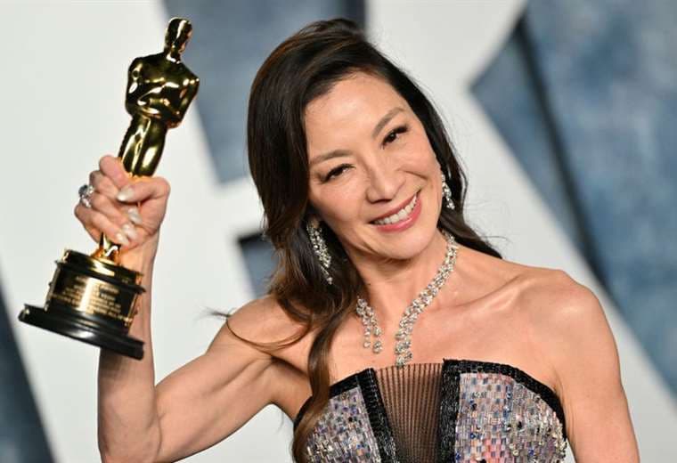 Michelle Yeoh, la bailarina y experta en artes marciales que ganó el Óscar