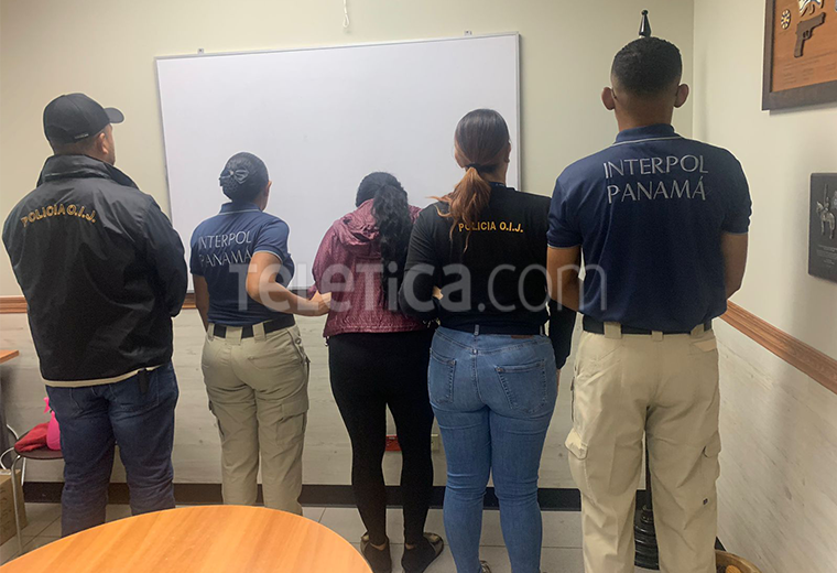 Autoridades ticas extraditan a esposa de "Cholo Chorrillo" a Panamá