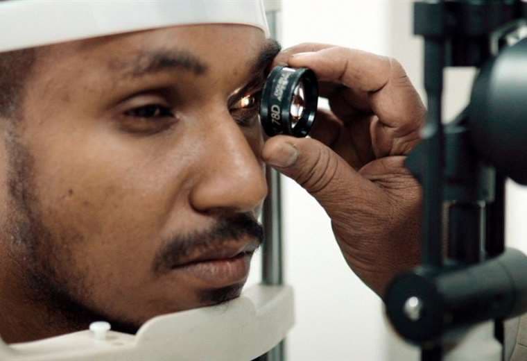 Médicos dan falsas esperanzas a pacientes con enfermedad incurable que produce ceguera