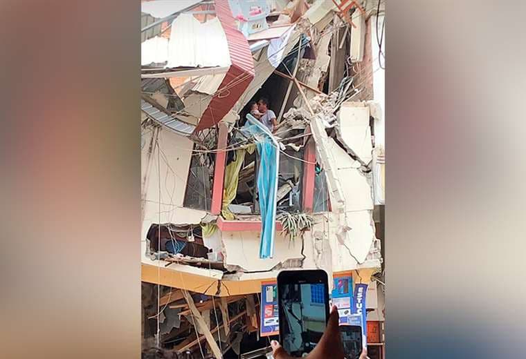 Ecuador: La historia detrás de la foto que se hizo viral tomada después del terremoto