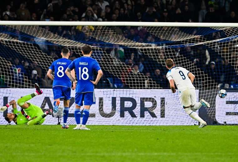 Eliminatorias Euro 2024: Inglaterra gana a Italia en Nápoles, un Ronaldo goleador y de récord