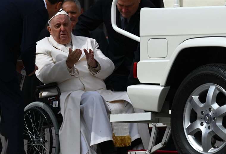 El papa Francisco, hospitalizado, anula las audiencias del jueves