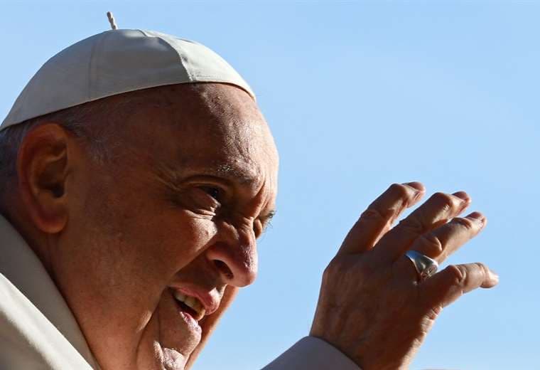 Papa Francisco retoma el trabajo desde el hospital