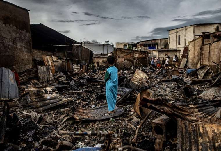 Videos: Desolación en Indonesia tras mortal incendio de depósito de combustible