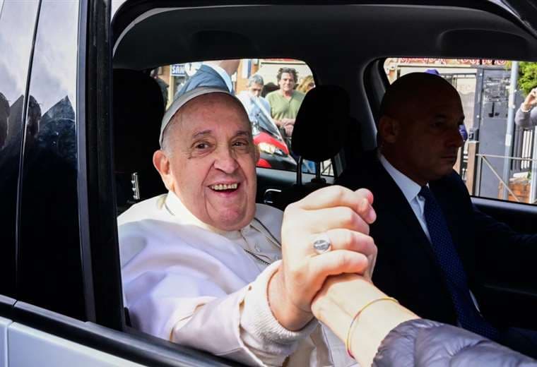 Papa Francisco dialoga sin tabúes con jóvenes sobre aborto y porno