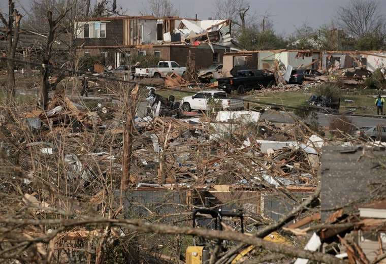 Tornado deja tres muertos en Arkansas y tormentas matan a otros tres en Illinois e Indiana