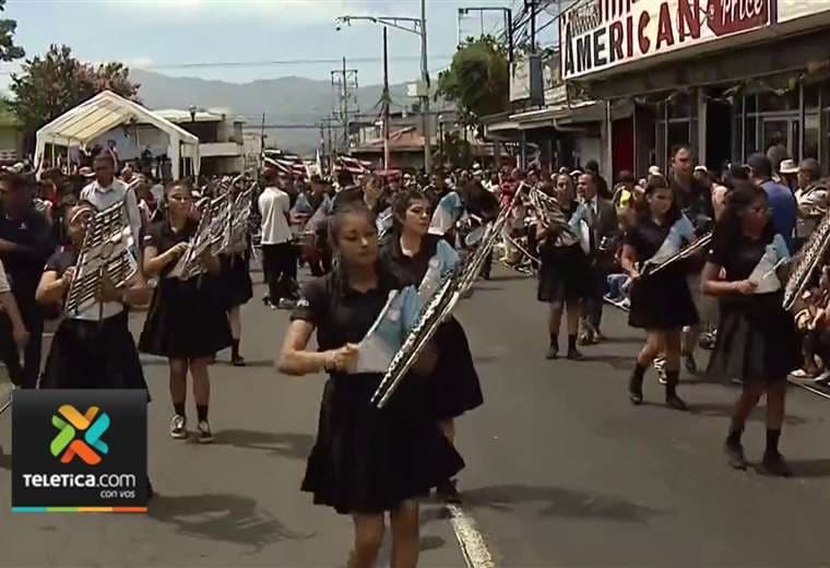 Tradicional desfile del 11 de abril regresó a las calles de Alajuela