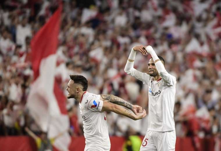 Sevilla elimina al United y se cita con la Juve en semis de Europa League