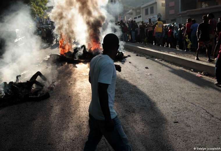 Linchan y queman vivos a 13 presuntos pandilleros en Haití