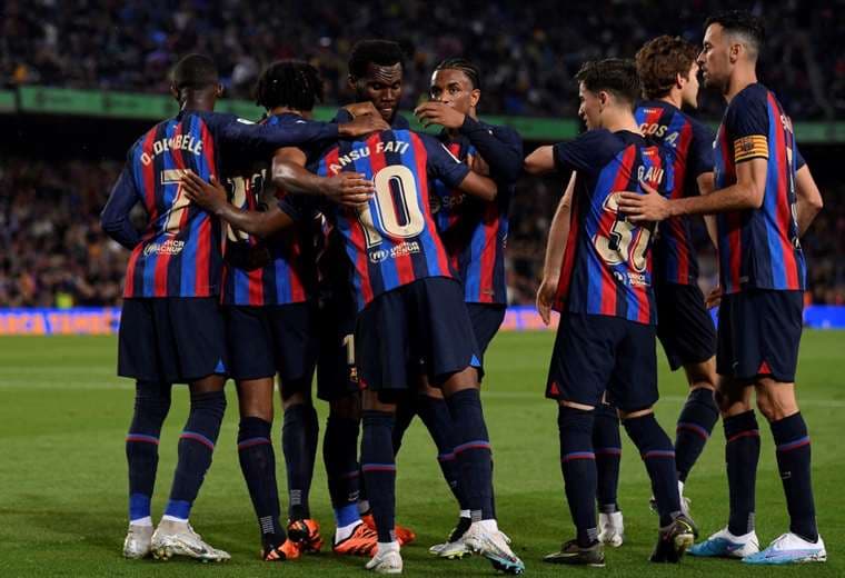 Barcelona se impulsa hacia el título, el Elche baja a Segunda División
