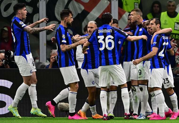 Inter golpea al AC Milan y se deja una ventaja clara en semis de la Champions
