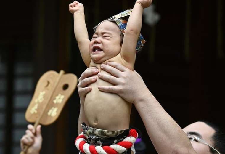 Las multimillonarias medidas de potencias asiáticas para aumentar la natalidad 