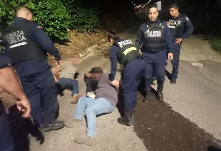 Tres hombres detenidos por presunto asalto a vivienda en Acosta
