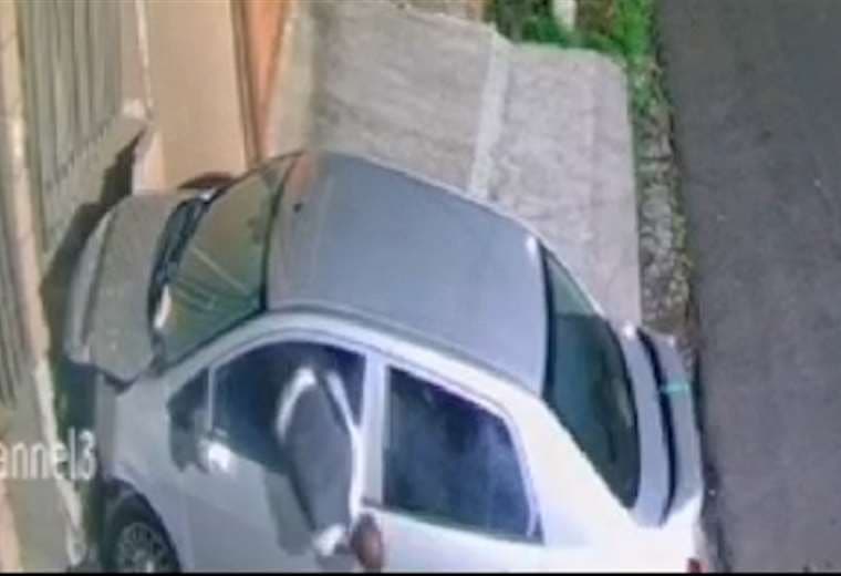 Video capta cuando hombre huye de carro tras mortal ataque a conductor