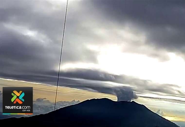 Ovsicori vigila el volcán Turrialba tras repunte de actividad
