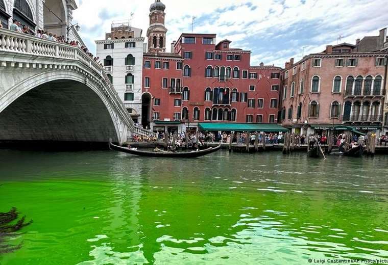 Resuelven misterio detrás del agua tornado verde fosforescente en Venecia