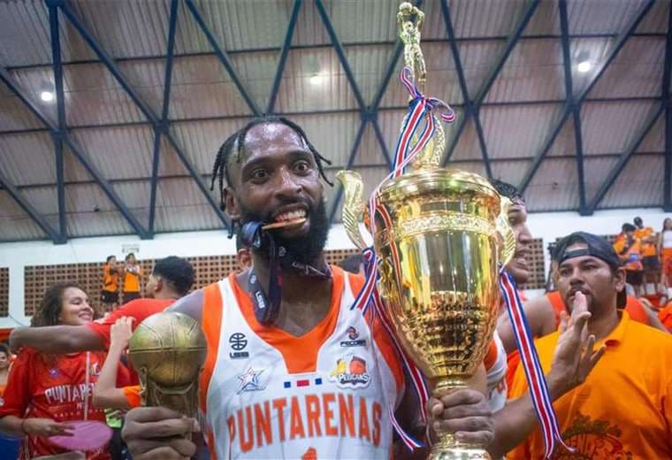 Justin Pierce. Prensa PFC Pelicans