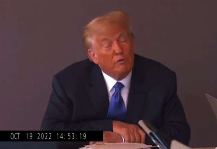 Divulgan video de la declaración de Trump en caso por violación y difamación
