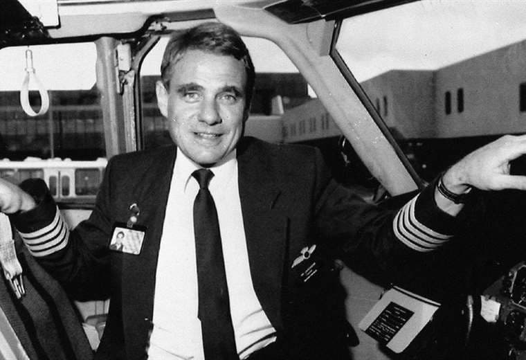 La sorprendente historia de Tim Lancaster, piloto que fue "tragado" por ventana de avión