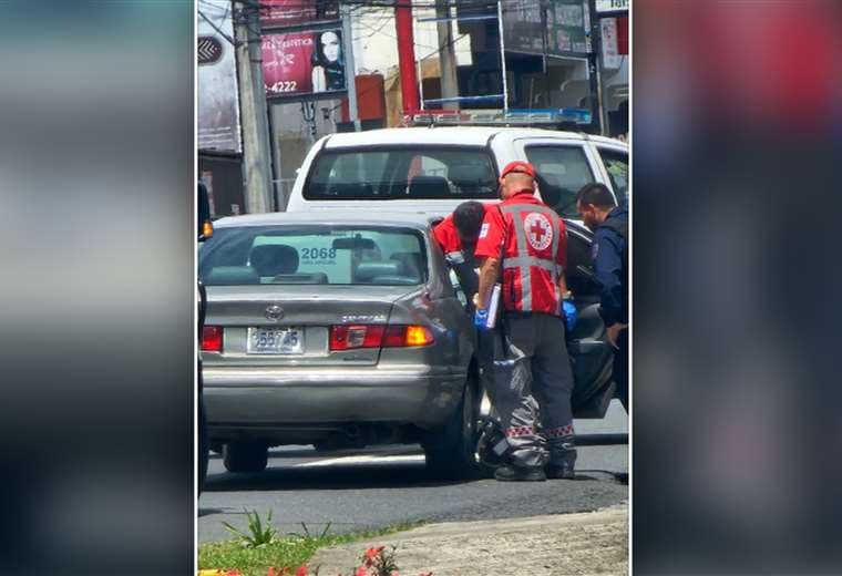 Niño baleado mientras caminaba con su papá, quien fue asesinado, está estable