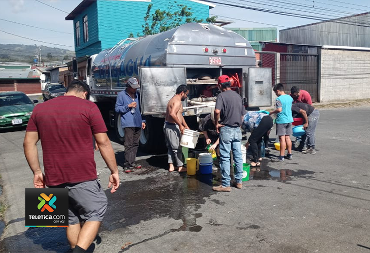 Vecinos de Coronado están desesperados porque llevan más de tres días sin agua