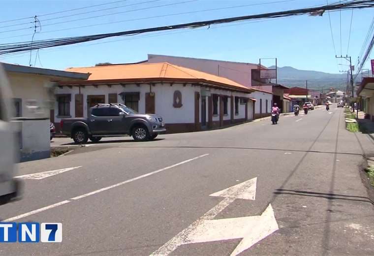Vecinos de Santo Domingo claman más señalización en "la esquina de los choques"