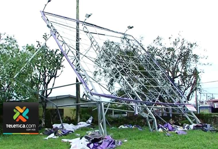 "Un viento fuerte arrasó con el portón", relata vecina de San Carlos