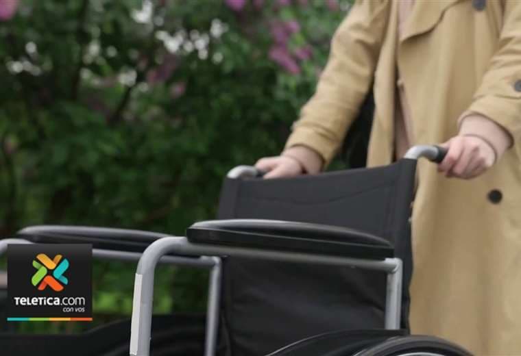 Personas con discapacidad esperan hasta 6 años por silla de ruedas en CCSS