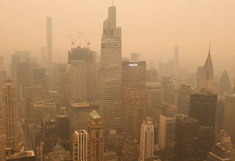 La enorme nube de humo que obligó a Nueva York a cancelar las actividades al aire libre