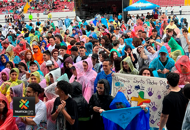 Ni frío ni lluvia impidieron que miles de católicos bailaran en Día Nacional de la Juventud