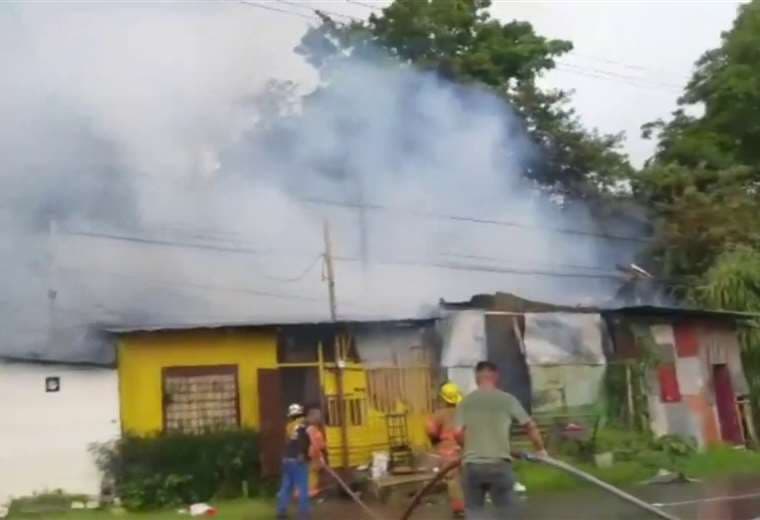 Emergencia por fuego afecta varios vecinos en La Unión en Cartago