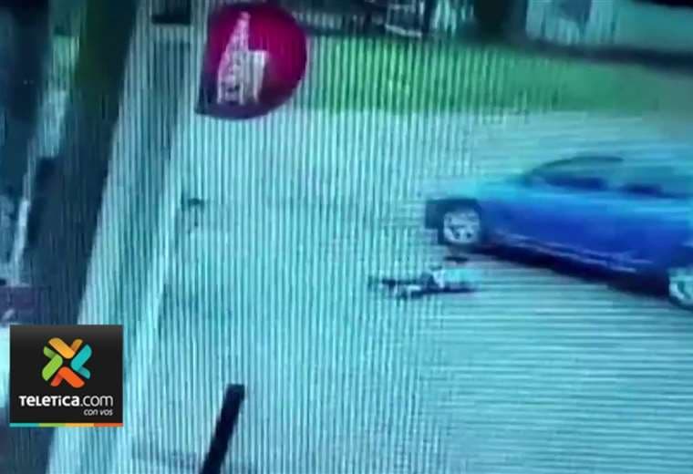 Video: Niño sobrevive tras caer de una camioneta en movimiento