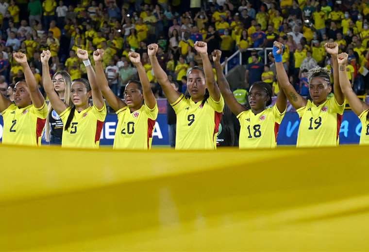 Cómo pasó el fútbol femenino en Colombia de estar casi cancelado a cosechar un gran éxito