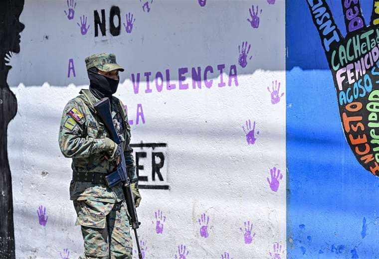 Violencia a tiros no se detiene en Ecuador en víspera de elecciones