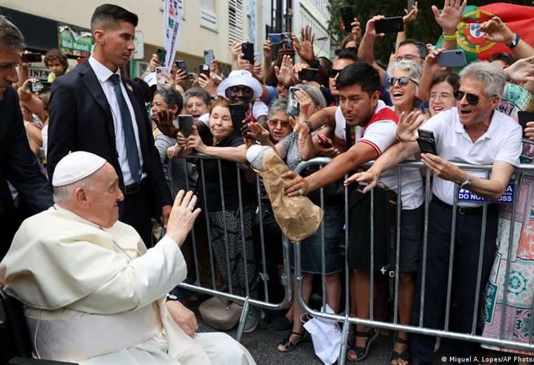 Papa Francisco se encuentra con víctimas de abusos sexuales en Portugal