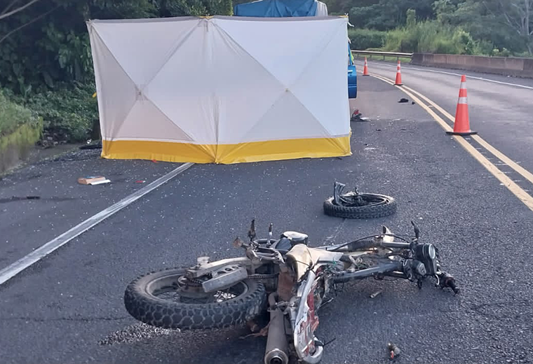 Motociclista muere tras chocar de frente con carro en la Ruta 27