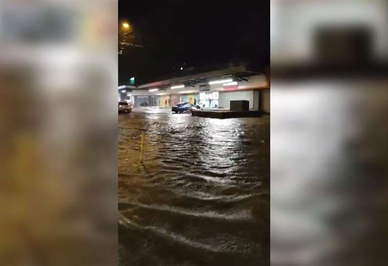 Videos: Fuertes lluvias provocan inundaciones en el pacífico costarricense